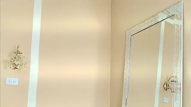 HallieStone online show from 12/16/25, 02:22