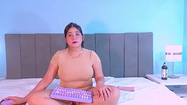 Lizz Bunny online show from 04/21/26, 01:29