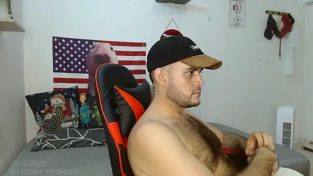 Snapshot of holegape chatting on 12/14/25, 12:16 holegape online show from 12/14/25, 12:16