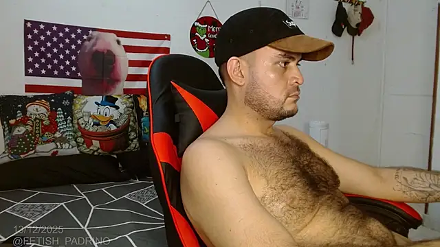 Snapshot of holegape chatting on 12/14/25, 10:14 holegape online show from 12/14/25, 10:14