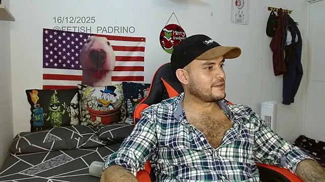 Snapshot of holegape chatting on 12/17/25, 05:24 holegape online show from 12/17/25, 05:24