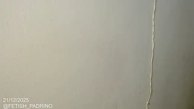 Snapshot of holegape chatting on 12/22/25, 04:20 holegape online show from 12/22/25, 04:20