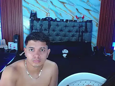 Meryandcris online show from 11/25/25, 04:01