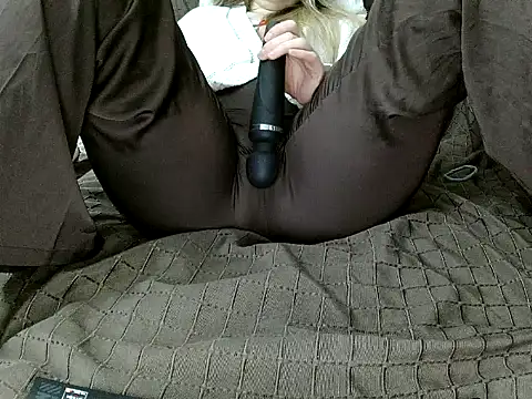 Adelyxveex online show from 12/04/25, 12:25