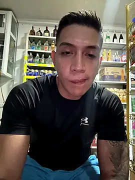 Snapshot of OliverWest04 chatting on 12/20/25, 03:13 OliverWest04 online show from 12/20/25, 03:13