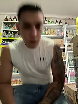 Snapshot of OliverWest04 chatting on 12/20/25, 09:44 OliverWest04 online show from 12/20/25, 09:44