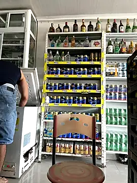 Snapshot of OliverWest04 chatting on 12/22/25, 06:27 OliverWest04 online show from 12/22/25, 06:27