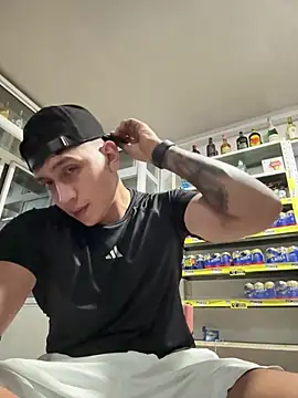 Snapshot of OliverWest04 chatting on 04/07/26, 04:13 OliverWest04 online show from 04/07/26, 04:13