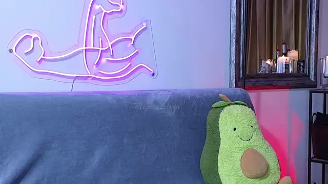 MightyLaura1 online show from 04/01/26, 12:22