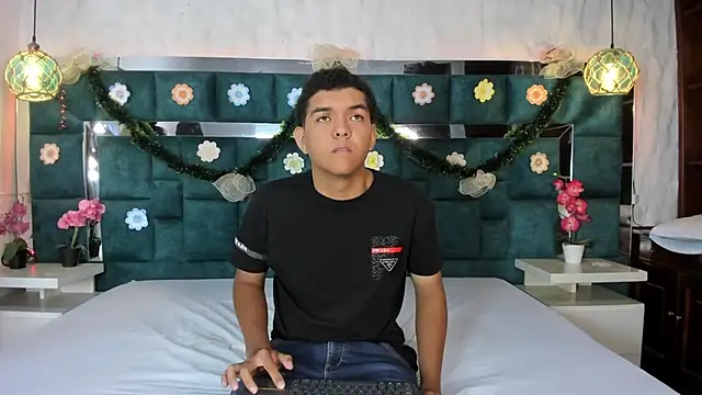  bonnyandclyde online show from 12/14/25, 11:48