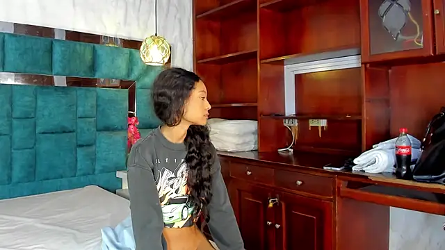  bonnyandclyde online show from 04/07/26, 12:38