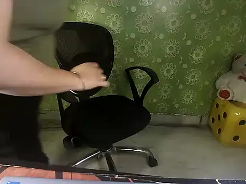 01Monika online show from 12/02/25, 05:13