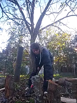 Snapshot of Horny_hippie chatting on 12/03/24, 08:39 Horny hippie online show from 12/03/24, 08:39