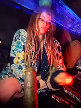 Snapshot of Horny_hippie chatting on 02/26/25, 08:15 Horny hippie online show from 02/26/25, 08:15