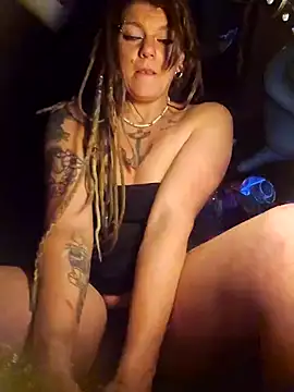 Snapshot of Horny_hippie chatting on 02/28/25, 06:10 Horny hippie online show from 02/28/25, 06:10