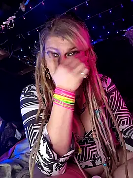 Snapshot of Horny_hippie chatting on 10/28/25, 10:34 Horny hippie online show from 10/28/25, 10:34