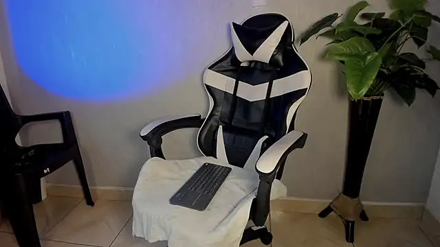 Brand Collins online show from 12/13/25, 07:53