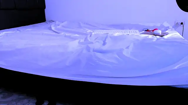 NoaLeon21 online show from 11/28/25, 07:05