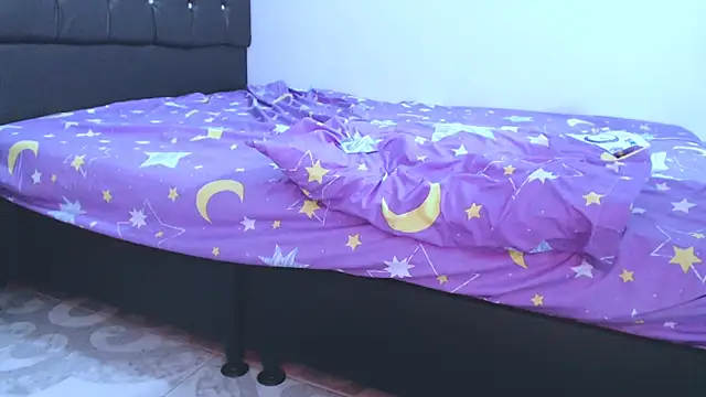 NoaLeon21 online show from 12/18/25, 09:10