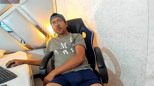 Snapshot of DANIDICK_VC chatting on 11/28/25, 12:19 DANIDICK VC online show from 11/28/25, 12:19