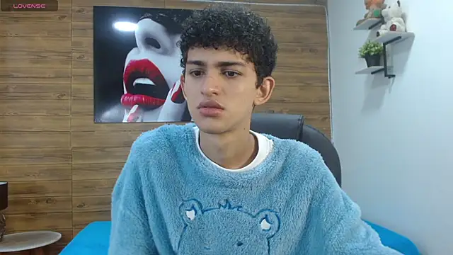 Michaelkoiv online show from 12/15/25, 12:20