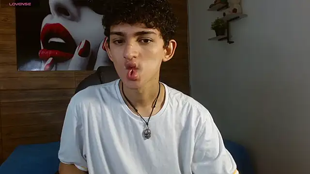 Michaelkoiv online show from 12/16/25, 12:21