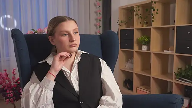 RemediosStrekas online show from 12/05/25, 04:10