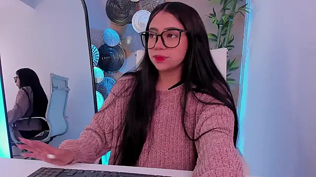 luna cute   online show from 01/19/26, 12:53