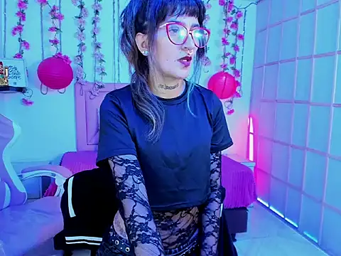 Snapshot of Dark_Dominika chatting on 02/10/26, 01:37 Dark Dominika online show from 02/10/26, 01:37