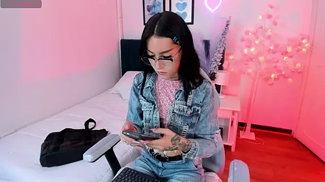 megan rosse11 online show from 11/30/25, 05:22