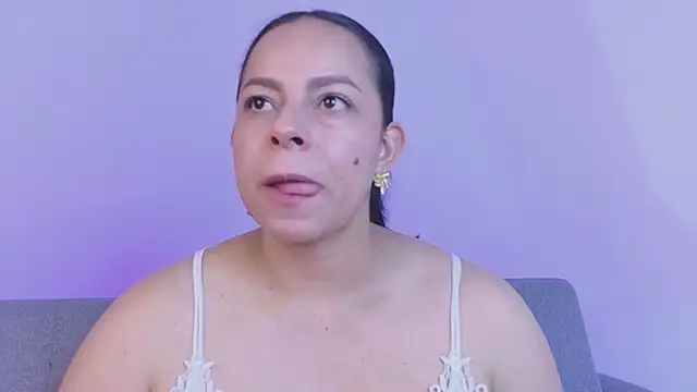 Snapshot of jimena_chic1 chatting on 07/20/26, 06:10 jimena chic1 online show from 07/20/26, 06:10