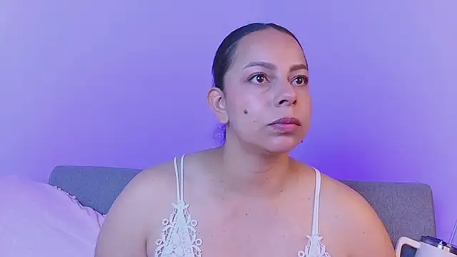 Snapshot of jimena_chic1 chatting on 07/26/26, 04:36 jimena chic1 online show from 07/26/26, 04:36