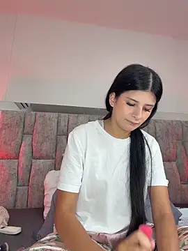 ZafiraNavarro online show from 04/19/26, 06:10