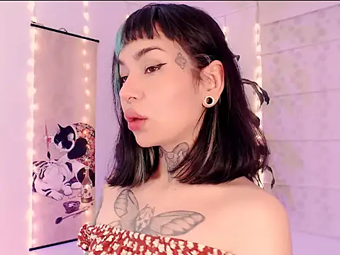 justmartina  online show from 02/25/26, 12:53