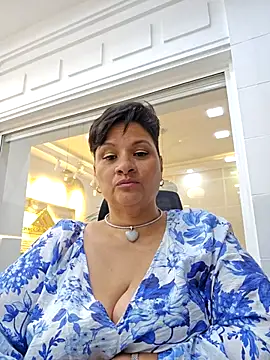 LILIANAJARAMILLO online show from 12/05/25, 12:08