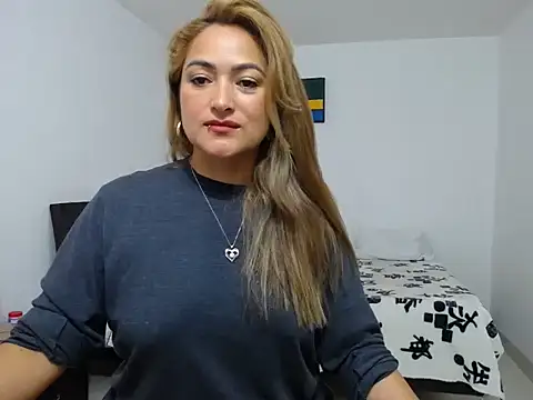 Snapshot of ximenaxcite19 chatting on 12/01/25, 01:05 ximenaxcite19 online show from 12/01/25, 01:05