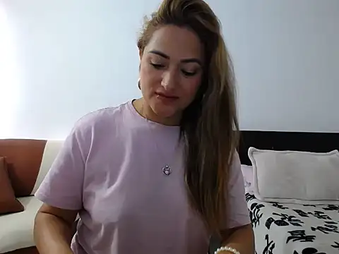 Snapshot of ximenaxcite19 chatting on 12/04/25, 01:20 ximenaxcite19 online show from 12/04/25, 01:20