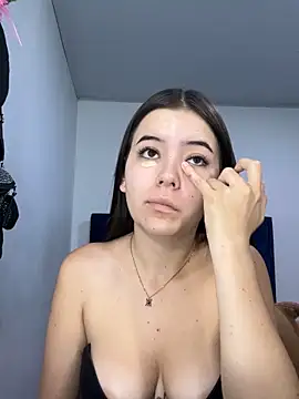 Snapshot of Alice_Kitsu chatting on 11/27/25, 10:06 Alice Kitsu online show from 11/27/25, 10:06