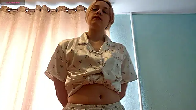 LunariaNicole online show from 03/26/26, 09:48