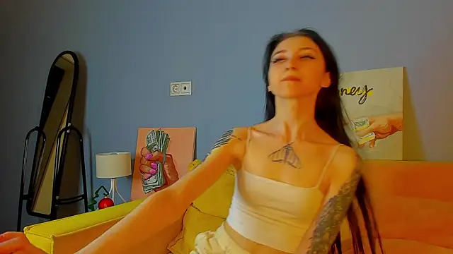 Snapshot of Ellen_Hops chatting on 12/03/25, 04:20 Ellen Hops online show from 12/03/25, 04:20