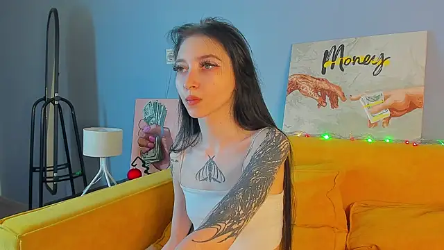 Snapshot of Ellen_Hops chatting on 12/05/25, 04:43 Ellen Hops online show from 12/05/25, 04:43