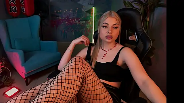 Snapshot of HyileyClark chatting on 11/27/25, 01:35 HyileyClark online show from 11/27/25, 01:35