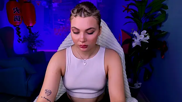 HyileyClark online show from 04/19/26, 09:52