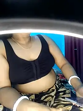 Snapshot of priya2098 chatting on 06/20/26, 06:11 priya2098 online show from 06/20/26, 06:11