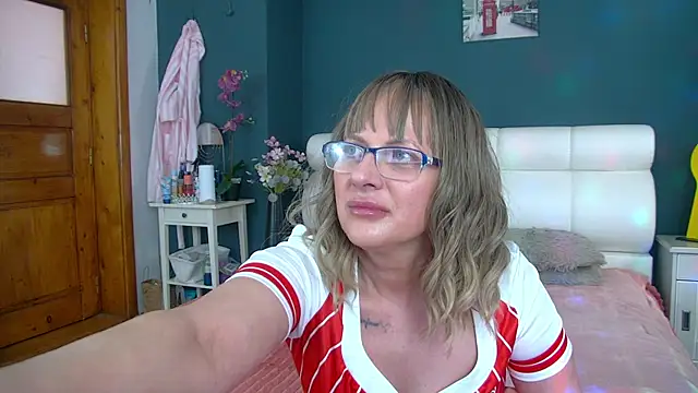 Cougar Milff online show from 04/19/26, 02:16