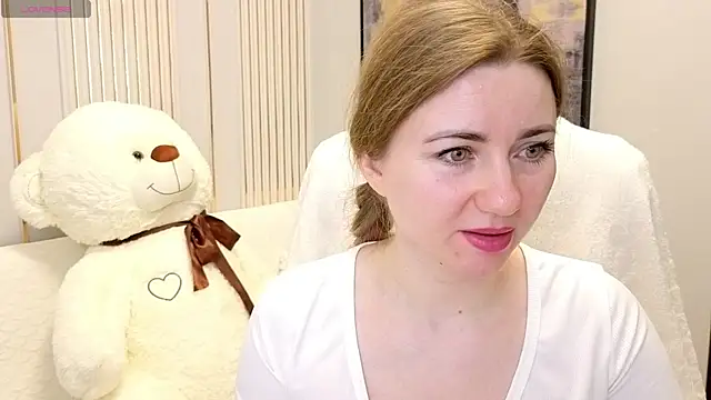 SofiAngela online show from 04/18/26, 01:09