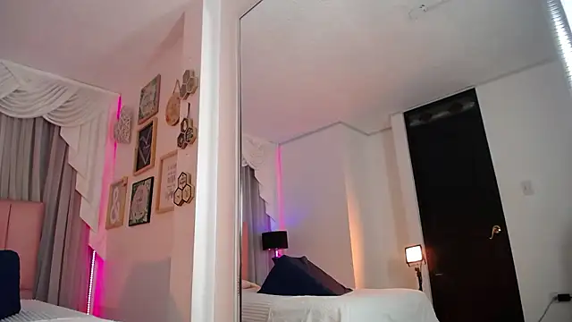 IsabelleDaza online show from 02/26/26, 12:04