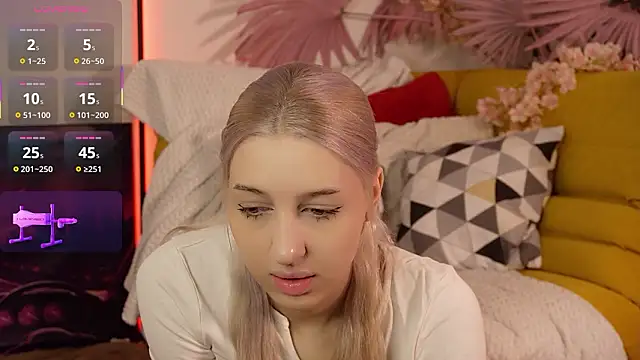 Moonliora online show from 03/05/26, 06:15