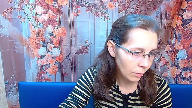 Snapshot of DaisyEdit chatting on 11/30/25, 06:06 DaisyEdit online show from 11/30/25, 06:06