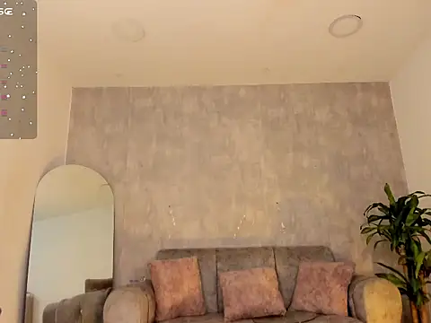 miacoopersx  online show from 12/03/25, 12:58